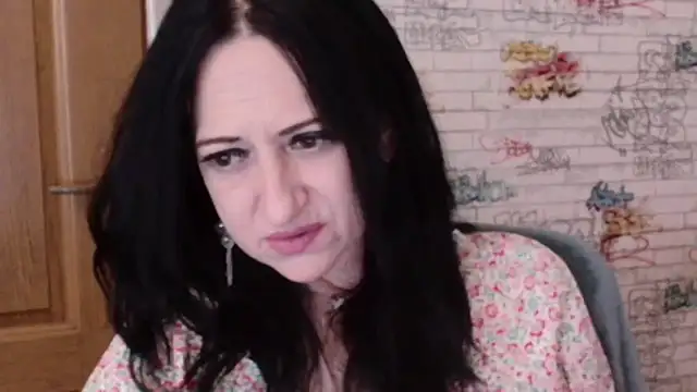 Snapshot of DebraMilf chatting on June 29, 1:12 am DebraMilf online show from June 29, 1:12 am