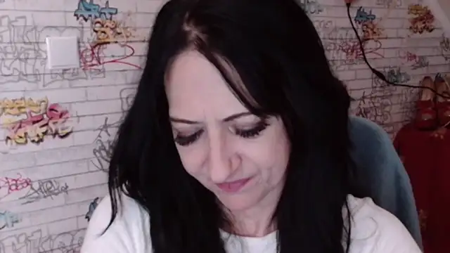 Snapshot of DebraMilf chatting on July 2, 3:34 am DebraMilf online show from July 2, 3:34 am