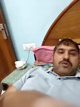 Snapshot of Amandev7 chatting on April 22, 4:48 am Amandev7 online show from April 22, 4:48 am