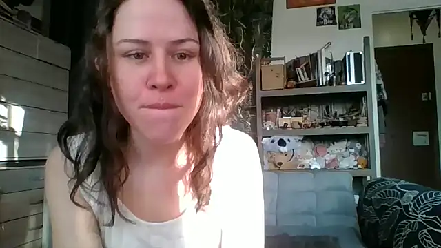 Snapshot of SuzieWanKenobi chatting on December 4, 1:53 pm SuzieWanKenobi online show from December 4, 1:53 pm