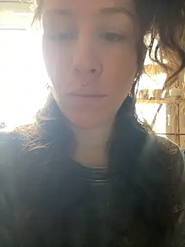 Snapshot of SuzieWanKenobi chatting on October 19, 12:50 pm SuzieWanKenobi online show from October 19, 12:50 pm