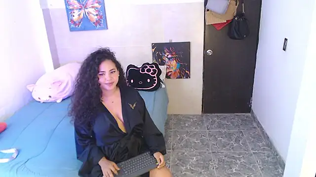 Snapshot of luciana_keating chatting on March 24, 6:29 am luciana keating online show from March 24, 6:29 am