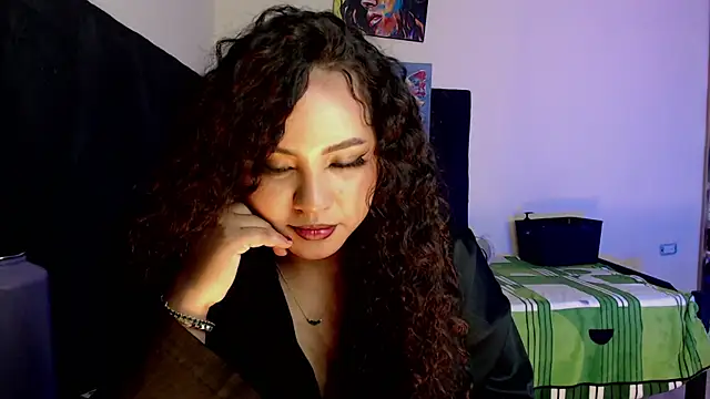 Snapshot of luciana_keating chatting on June 25, 7:35 am luciana keating online show from June 25, 7:35 am