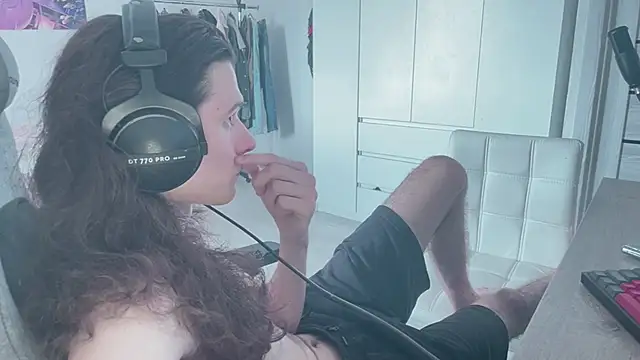 Snapshot of CandyChell chatting on June 21, 10:29 am CandyChell online show from June 21, 10:29 am