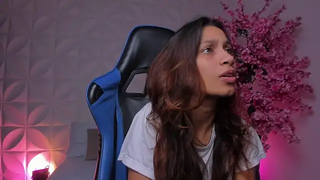 Snapshot of cora_22 chatting on March 10, 12:54 pm cora 22 online show from March 10, 12:54 pm