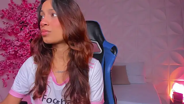 Snapshot of cora_22 chatting on March 16, 12:53 pm cora 22 online show from March 16, 12:53 pm