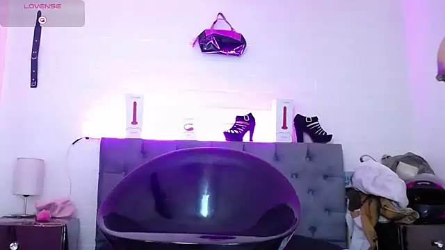 Snapshot of louise_nails chatting on January 14, 8:15 pm louise nails online show from January 14, 8:15 pm