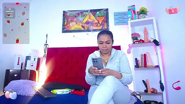 Snapshot of louise_nails chatting on November 15, 2:35 pm louise nails online show from November 15, 2:35 pm