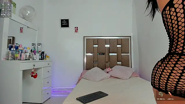 kendall-ewers online show from November 7, 12:10 am