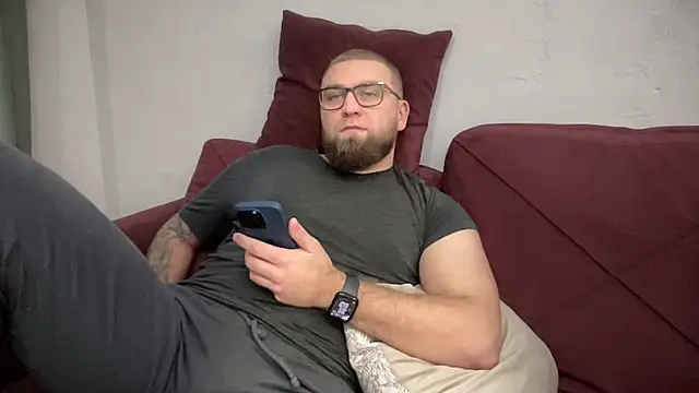 Snapshot of Bear_bear_ chatting on February 5, 6:04 pm Bear bear online show from February 5, 6:04 pm