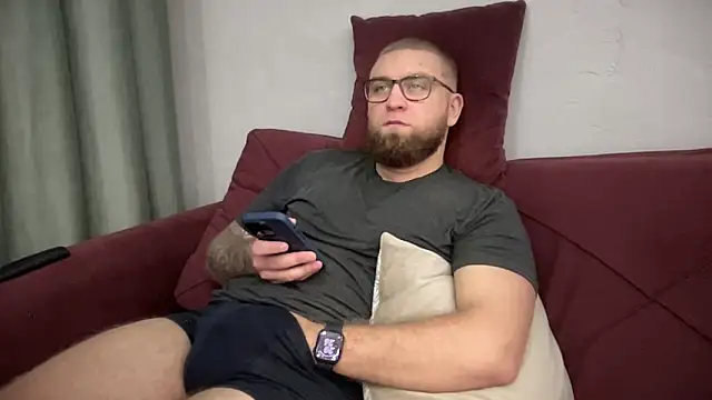 Snapshot of Bear_bear_ chatting on February 19, 5:27 pm Bear bear online show from February 19, 5:27 pm