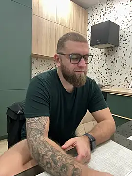 Snapshot of Bear_bear_ chatting on February 24, 1:21 pm Bear bear online show from February 24, 1:21 pm