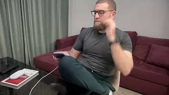 Snapshot of Bear_bear_ chatting on March 8, 12:55 am Bear bear online show from March 8, 12:55 am