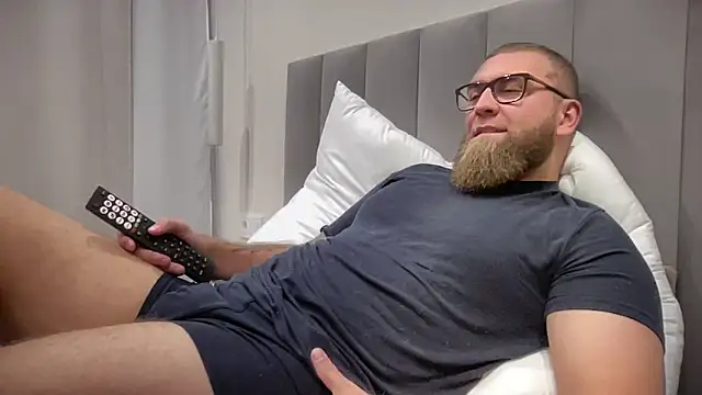 Snapshot of Bear_bear_ chatting on October 5, 12:25 pm Bear bear online show from October 5, 12:25 pm