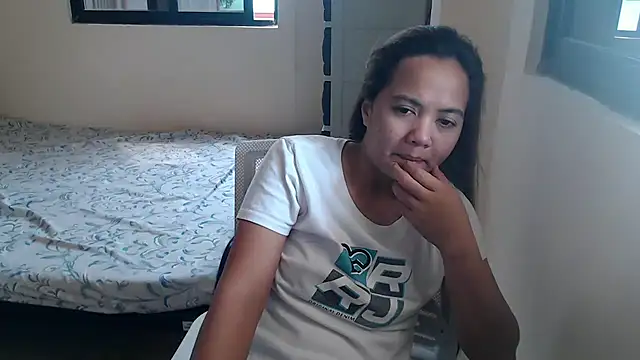 Snapshot of xTheLastVIRGINx chatting on October 8, 5:05 am xTheLastVIRGINx online show from October 8, 5:05 am