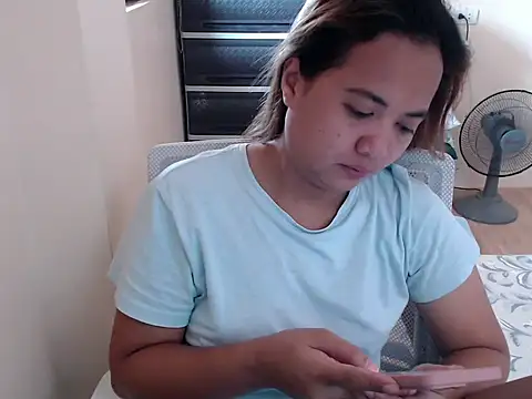 Snapshot of xTheLastVIRGINx chatting on November 19, 4:34 am xTheLastVIRGINx online show from November 19, 4:34 am