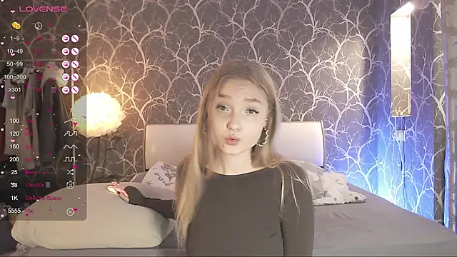 MiaMiaMeow online show from October 18, 11:55 am