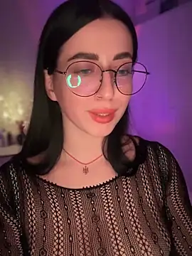 Emylia online show from December 29, 8:15 pm