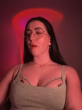 Emylia online show from February 25, 7:47 pm