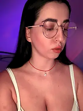 Emylia online show from October 10, 3:00 pm