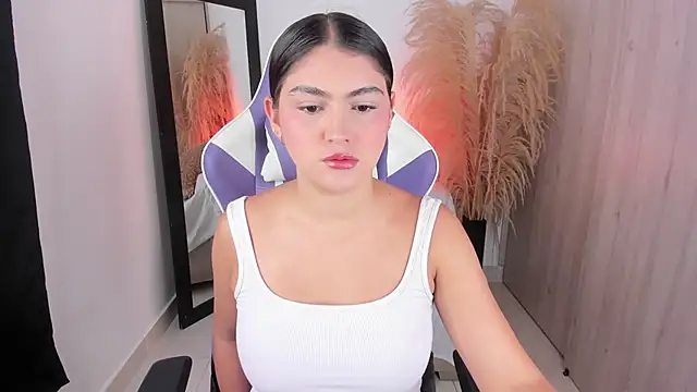 sofia henaok online show from December 2, 9:21 pm