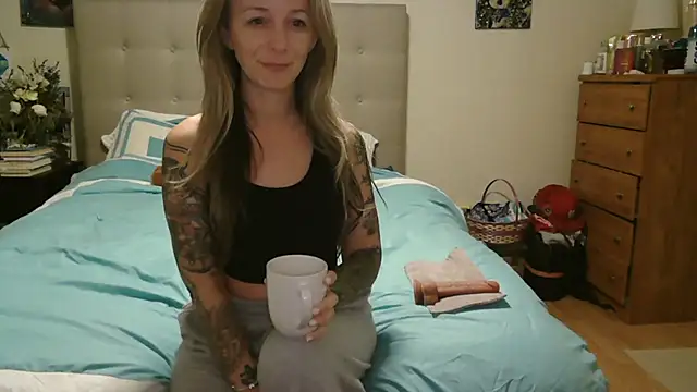 Heyitsmee33 online show from April 23, 10:14 am