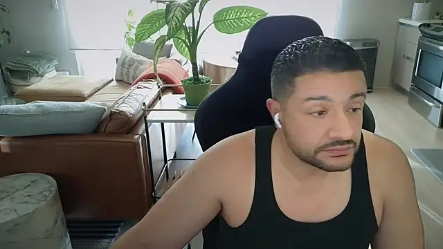 HungandThickLatin online show from November 1, 12:01 am