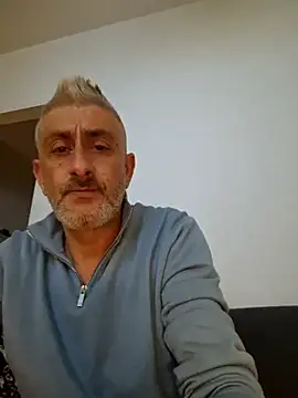 Snapshot of cuci45 chatting on January 17, 12:04 am cuci45 online show from January 17, 12:04 am