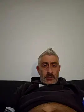 Snapshot of cuci45 chatting on February 1, 12:20 am cuci45 online show from February 1, 12:20 am