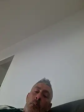 Snapshot of cuci45 chatting on February 14, 10:01 am cuci45 online show from February 14, 10:01 am