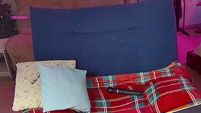 cutenessa online show from January 5, 5:20 am