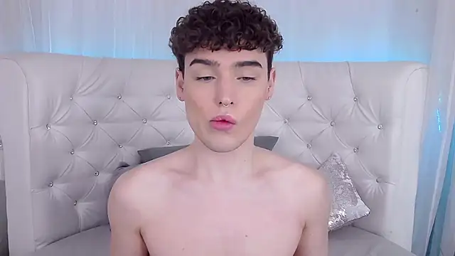 RobbyCharming online show from November 7, 4:01 am