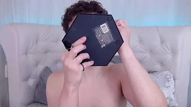 RobbyCharming online show from November 12, 3:40 am