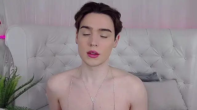 RobbyCharming online show from April 13, 4:29 am