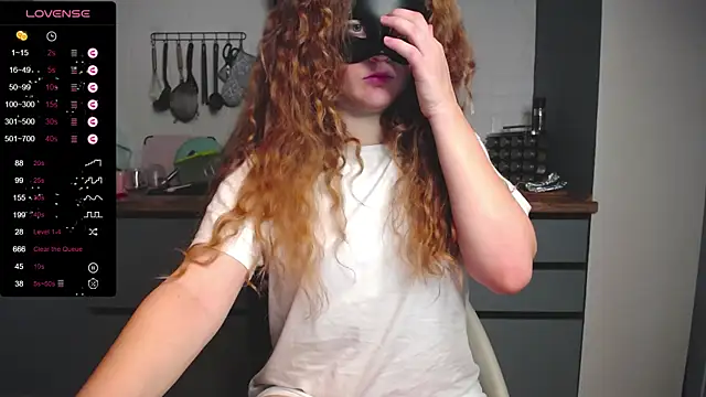 Snapshot of BubbbleGumm chatting on February 6, 7:51 pm BubbbleGumm online show from February 6, 7:51 pm