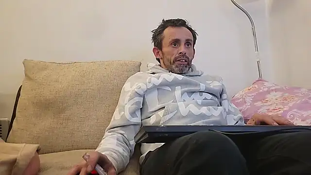 uk-bobbie-uk online show from November 1, 6:37 am