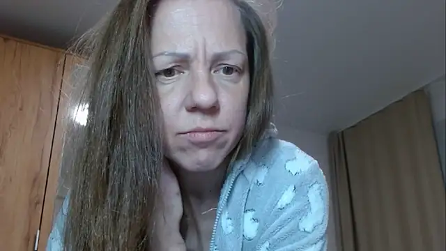 Snapshot of Popppka chatting on February 15, 10:21 pm Popppka online show from February 15, 10:21 pm