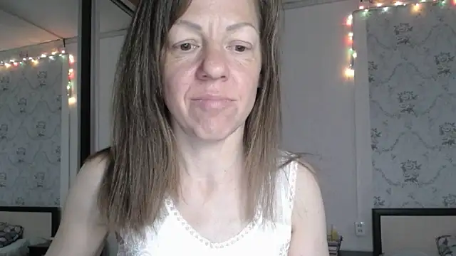 Snapshot of Popppka chatting on May 10, 12:21 pm Popppka online show from May 10, 12:21 pm