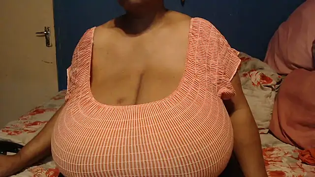 Snapshot of CUTEFIRMMELONSS chatting on October 12, 8:30 pm CUTEFIRMMELONSS online show from October 12, 8:30 pm