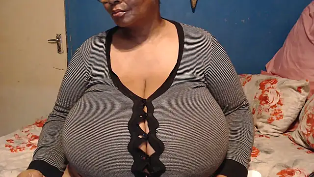 Snapshot of CUTEFIRMMELONSS chatting on October 13, 9:26 pm CUTEFIRMMELONSS online show from October 13, 9:26 pm