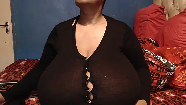 Snapshot of CUTEFIRMMELONSS chatting on October 24, 5:42 pm CUTEFIRMMELONSS online show from October 24, 5:42 pm