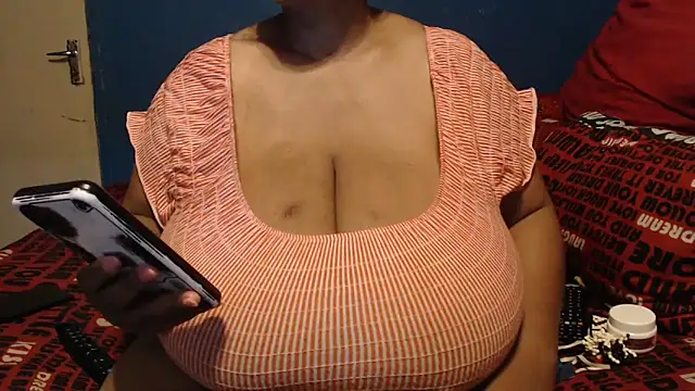 Snapshot of CUTEFIRMMELONSS chatting on October 30, 9:04 pm CUTEFIRMMELONSS online show from October 30, 9:04 pm