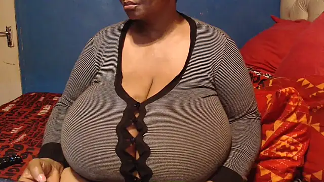 Snapshot of CUTEFIRMMELONSS chatting on November 8, 7:56 pm CUTEFIRMMELONSS online show from November 8, 7:56 pm