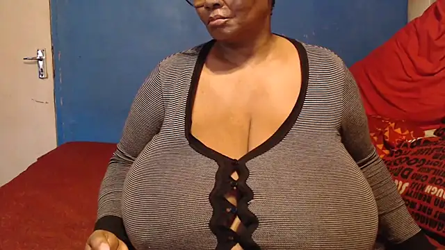 Snapshot of CUTEFIRMMELONSS chatting on December 16, 2:22 pm CUTEFIRMMELONSS online show from December 16, 2:22 pm