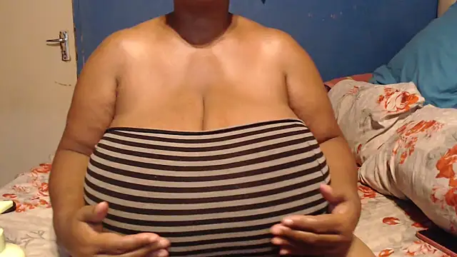 CUTEFIRMMELONSS online show from February 19, 9:00 pm