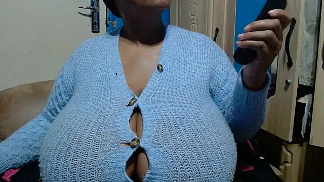 CUTEFIRMMELONSS online show from July 16, 4:35 pm
