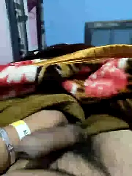 Snapshot of Deshilund9 chatting on January 1, 2:31 pm Deshilund9 online show from January 1, 2:31 pm