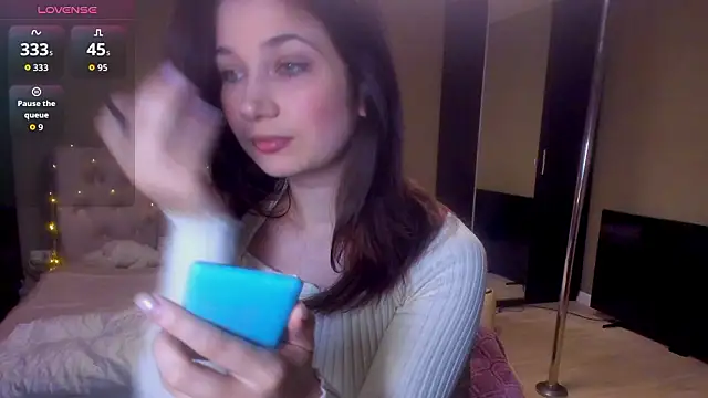 Carina E online show from February 14, 6:43 am