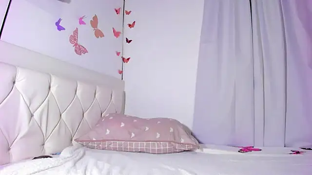 Snapshot of Stormeass chatting on February 12, 9:43 pm Stormeass online show from February 12, 9:43 pm