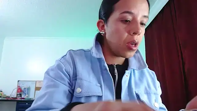 Snapshot of VALERY_MEER chatting on October 21, 12:11 am VALERY MEER online show from October 21, 12:11 am